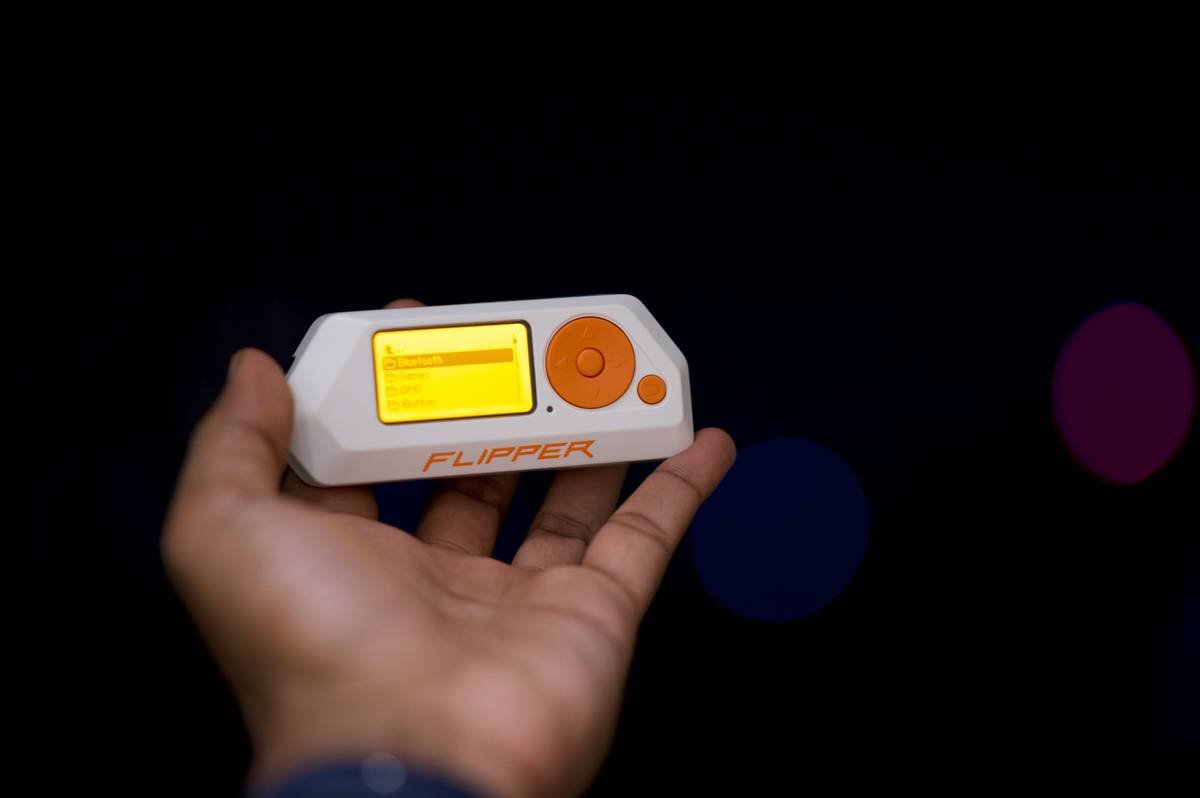 Flipper Zero — Portable Multi-tool Device for Geeks